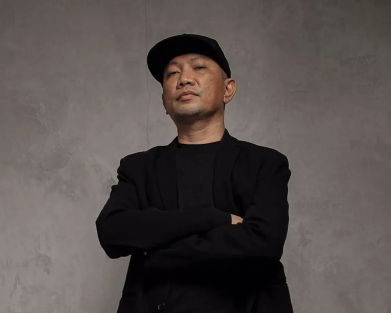 DUDUT, 22 TAHUN UKIR PRESTASI, PANUTAN SEMUA GENERASI Melahirkan ratusan DJ berbakat, menjaga kualitas industri, dan terus berkarya sebagai mentor di dunia musik elektronik Indonesia.