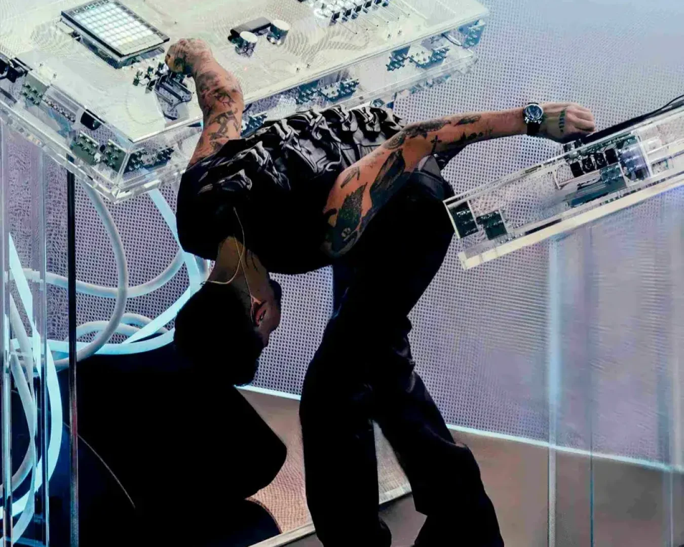 Di balik setiap pertunjukan keren, pasti ada teknologi baru yang nggak terduga