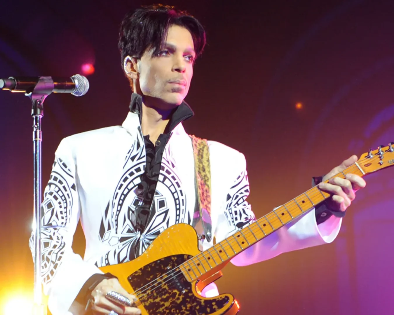 Netflix telah membatalkan rilis dokumenter tentang Prince yang disutradarai oleh Ezra Edelman.