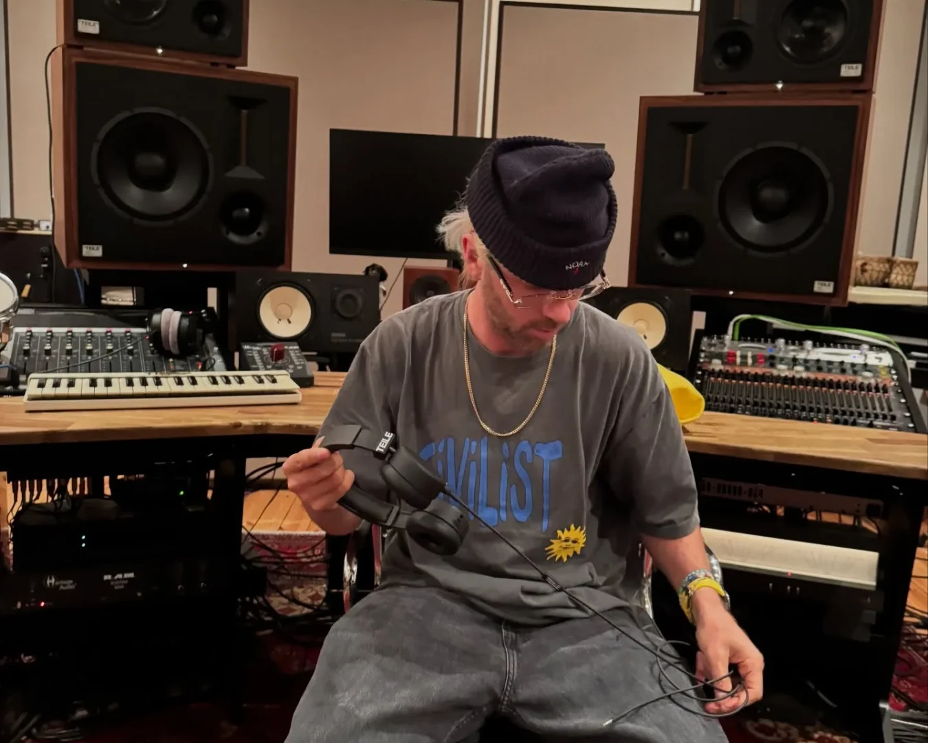 Rampa X Teile Elektronik : headphone monitor leaked! Rampa Keinemusik telah membocorkan koleksi headphone monitor eksklusif hasil kolaborasi dengan Teile Musik.